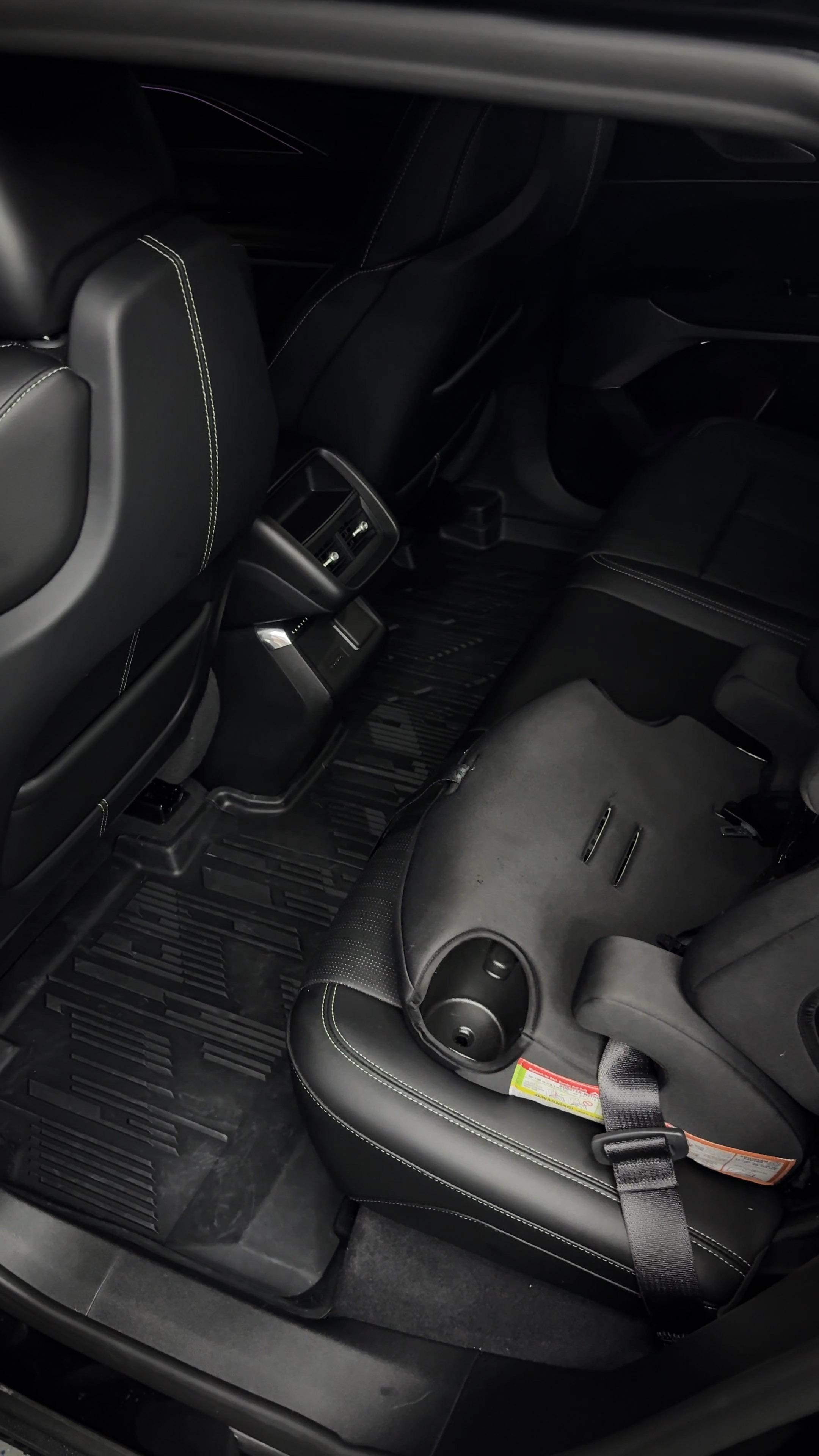 Cadillac LYRIQ 600 E4 - Night Interior Glow